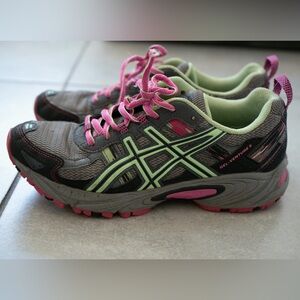 Women’s Asics sneaker size 7 1/2